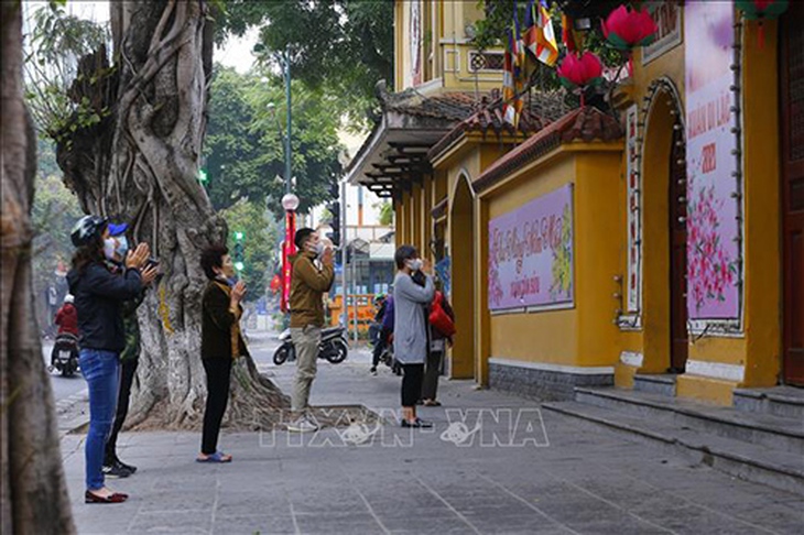 Hà Nội ảm đạm lễ hội, di tích đền chùa “mùa” COVID 